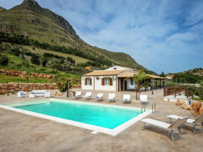 Отель La Villa Bianca  Кастелламмаре Дель Гольфо